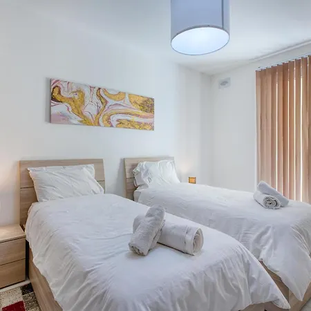 Apartment In Marsalforn Near Beaches & Seaside Dining Apartment *
