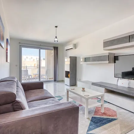 Apartment In Marsalforn Near Beaches & Seaside Dining *
