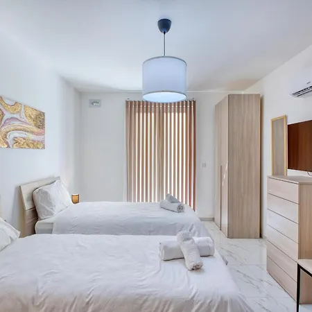 Lovely 2br With Private Balcony In Marsalforn By 360 Estates *