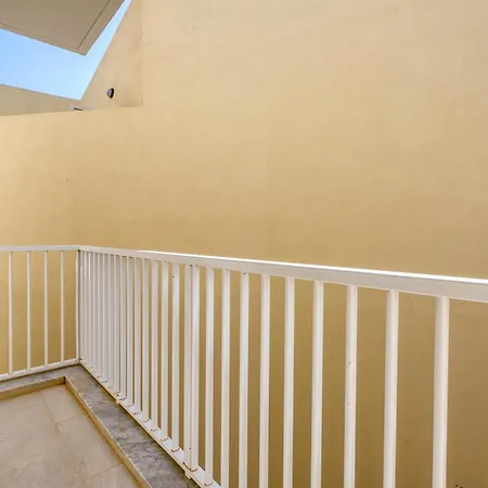 Apartment In Marsalforn Near Beaches & Seaside Dining Apartment *