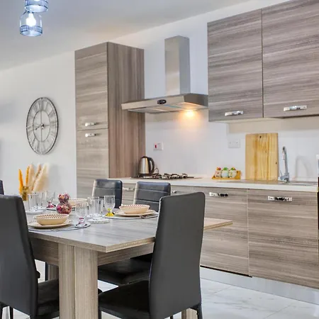 Apartment In Marsalforn Near Beaches & Seaside Dining * Zebbug (Gozo)