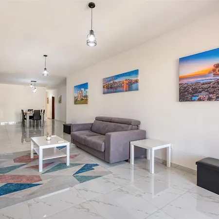Apartment In Marsalforn Near Beaches & Seaside Dining Zebbug (Gozo)